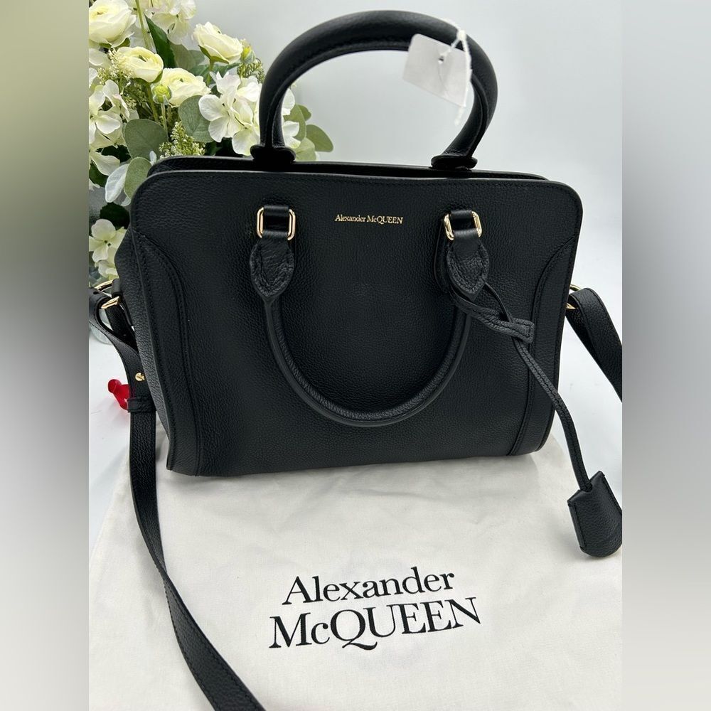 Women’s Alexander, Mcqueen, pebble, grain , leather shoulder bag made in Italy